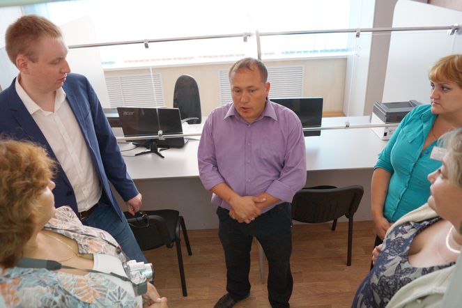 Н.Косыев ознакомился с работой недавно открытого МФЦ Комсомольского района